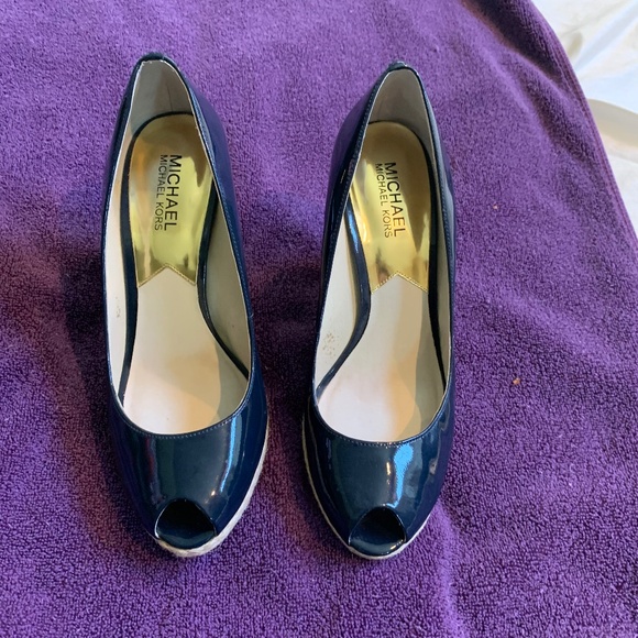 Michael Kors Blue Patent Leather Wedge Pumps sz 8.5 M - Picture 1 of 7